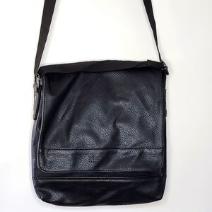 Kenneth Cole Reaction Messenger Bag Textured Black Carry All Travel Commute